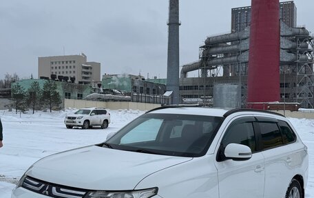 Mitsubishi Outlander III рестайлинг 3, 2014 год, 1 050 000 рублей, 7 фотография