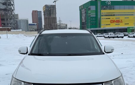 Mitsubishi Outlander III рестайлинг 3, 2014 год, 1 050 000 рублей, 6 фотография