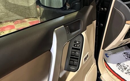 Toyota Land Cruiser Prado 150 рестайлинг 2, 2020 год, 10 000 000 рублей, 6 фотография