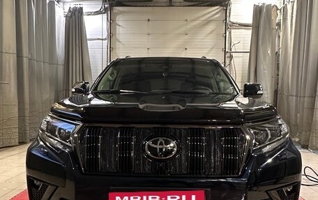 Toyota Land Cruiser Prado 150 рестайлинг 2, 2020 год, 10 000 000 рублей, 13 фотография