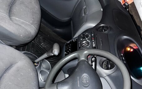 Toyota Vitz, 2000 год, 250 000 рублей, 7 фотография