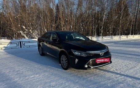 Toyota Camry, 2017 год, 3 200 000 рублей, 2 фотография