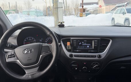 Hyundai Solaris II рестайлинг, 2019 год, 1 300 000 рублей, 7 фотография