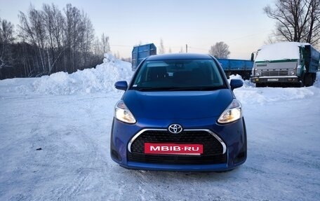 Toyota Sienta II, 2021 год, 1 490 000 рублей, 2 фотография