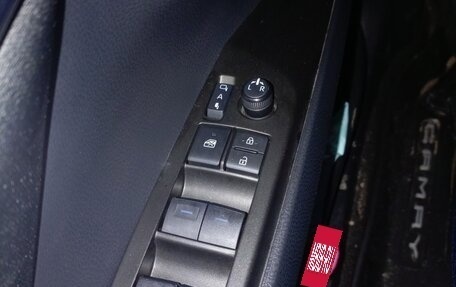 Toyota Camry, 2021 год, 2 700 000 рублей, 10 фотография