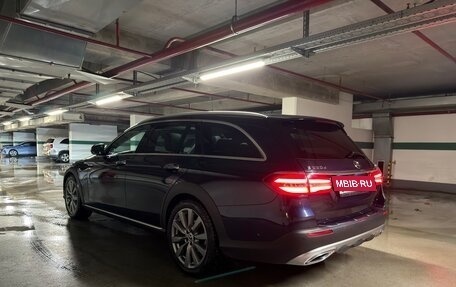 Mercedes-Benz E-Класс, 2018 год, 3 500 000 рублей, 5 фотография