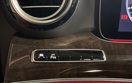 Mercedes-Benz E-Класс, 2018 год, 3 500 000 рублей, 27 фотография