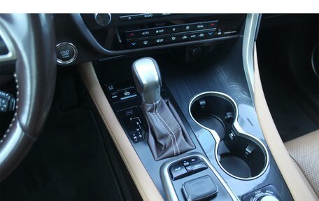 Lexus RX IV рестайлинг, 2019 год, 4 250 000 рублей, 20 фотография