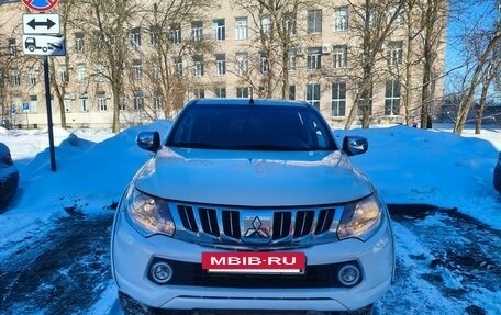 Mitsubishi L200 IV рестайлинг, 2015 год, 1 998 000 рублей, 3 фотография