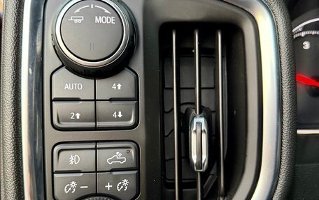 Chevrolet Silverado, 2020 год, 6 590 000 рублей, 27 фотография