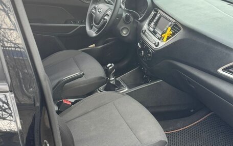 Hyundai Solaris II рестайлинг, 2017 год, 990 000 рублей, 5 фотография