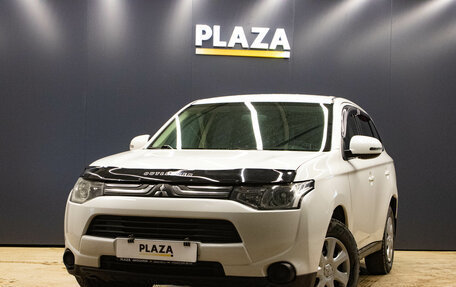 Mitsubishi Outlander III рестайлинг 3, 2013 год, 1 349 000 рублей, 1 фотография