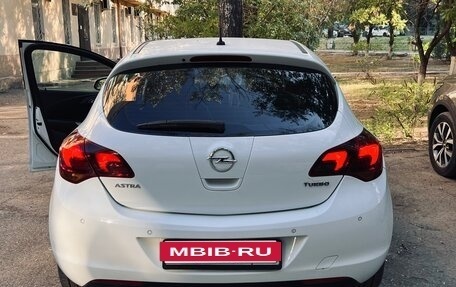 Opel Astra J, 2011 год, 725 000 рублей, 2 фотография