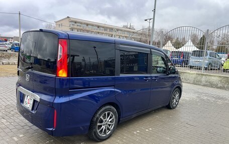 Honda Stepwgn IV, 2017 год, 2 000 000 рублей, 2 фотография