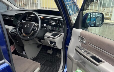 Honda Stepwgn IV, 2017 год, 2 000 000 рублей, 10 фотография