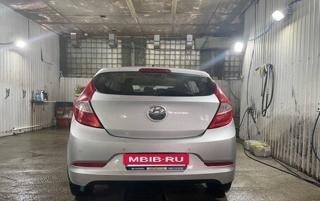 Hyundai Solaris II рестайлинг, 2015 год, 550 000 рублей, 2 фотография