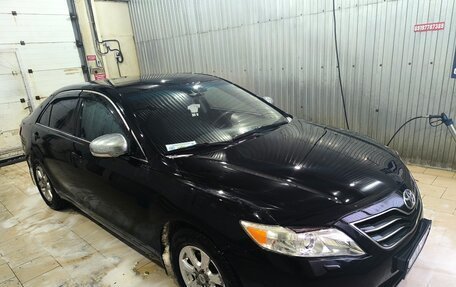 Toyota Camry, 2010 год, 1 050 000 рублей, 2 фотография