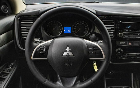 Mitsubishi Outlander III рестайлинг 3, 2013 год, 1 349 000 рублей, 6 фотография