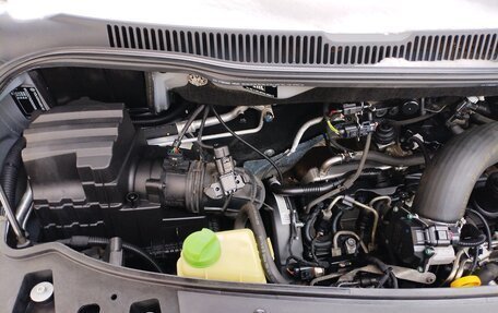 Volkswagen Caravelle T6 рестайлинг, 2018 год, 3 500 000 рублей, 10 фотография