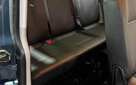 Volkswagen Caravelle T6 рестайлинг, 2018 год, 3 500 000 рублей, 8 фотография