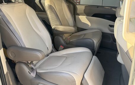 KIA Carnival, 2021 год, 4 700 000 рублей, 10 фотография