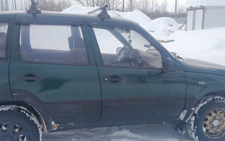 Chevrolet Niva I рестайлинг, 2004 год, 235 000 рублей, 3 фотография