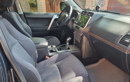 Toyota Land Cruiser Prado 150 рестайлинг 2, 2017 год, 4 850 000 рублей, 7 фотография