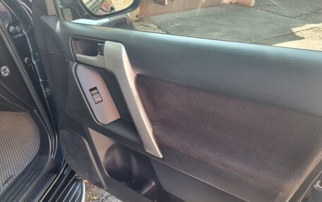 Toyota Land Cruiser Prado 150 рестайлинг 2, 2017 год, 4 850 000 рублей, 13 фотография