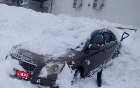 Toyota Avensis III рестайлинг, 2004 год, 315 000 рублей, 3 фотография