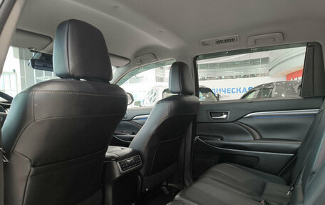 Toyota Highlander III, 2018 год, 4 095 000 рублей, 12 фотография