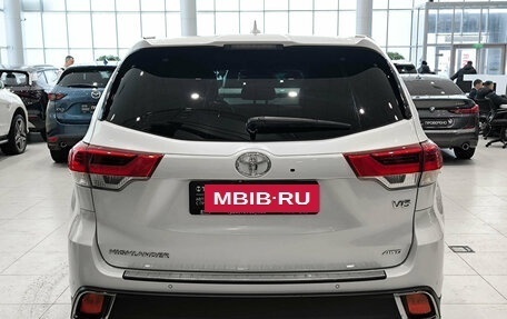 Toyota Highlander III, 2018 год, 4 095 000 рублей, 6 фотография