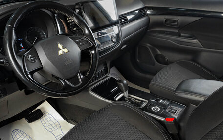 Mitsubishi Outlander III рестайлинг 3, 2018 год, 1 859 000 рублей, 7 фотография