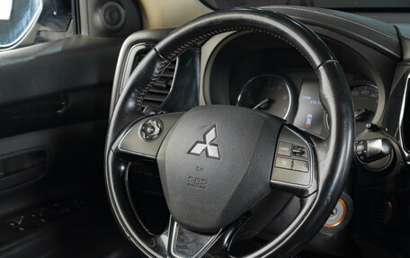 Mitsubishi Outlander III рестайлинг 3, 2018 год, 1 859 000 рублей, 11 фотография