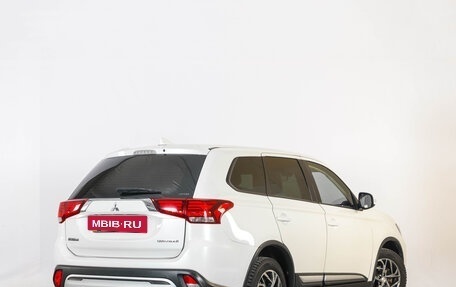 Mitsubishi Outlander III рестайлинг 3, 2018 год, 1 859 000 рублей, 6 фотография