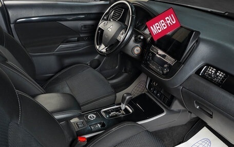 Mitsubishi Outlander III рестайлинг 3, 2018 год, 1 859 000 рублей, 10 фотография