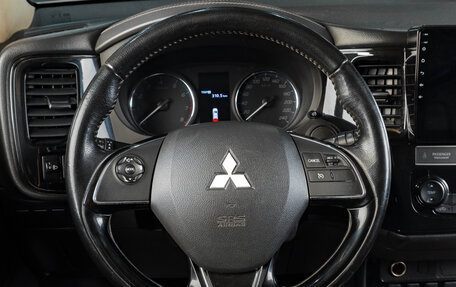 Mitsubishi Outlander III рестайлинг 3, 2018 год, 1 859 000 рублей, 13 фотография