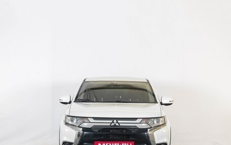 Mitsubishi Outlander III рестайлинг 3, 2018 год, 1 859 000 рублей, 2 фотография