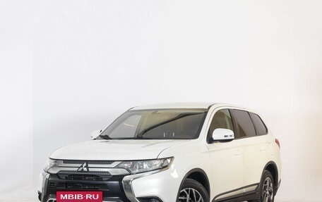 Mitsubishi Outlander III рестайлинг 3, 2018 год, 1 859 000 рублей, 3 фотография