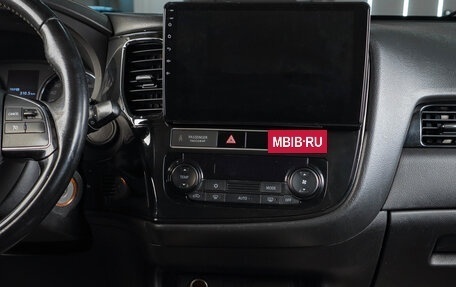 Mitsubishi Outlander III рестайлинг 3, 2018 год, 1 859 000 рублей, 16 фотография