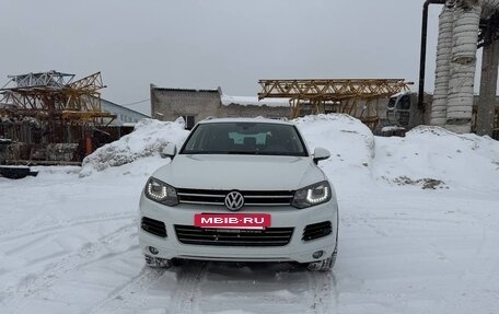 Volkswagen Touareg III, 2013 год, 1 990 000 рублей, 2 фотография