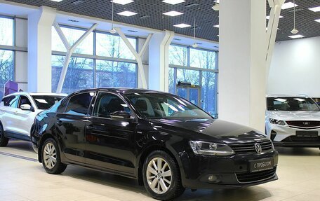 Volkswagen Jetta VI, 2013 год, 975 000 рублей, 3 фотография