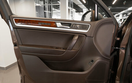 Volkswagen Touareg III, 2012 год, 2 080 000 рублей, 17 фотография