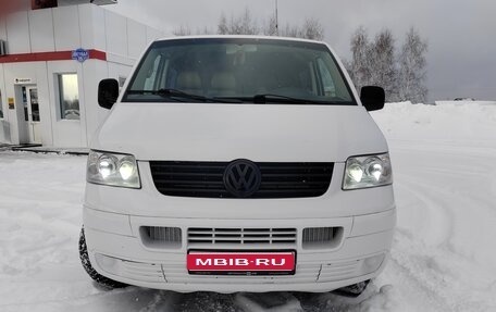 Volkswagen Transporter T5 рестайлинг, 2004 год, 890 000 рублей, 1 фотография