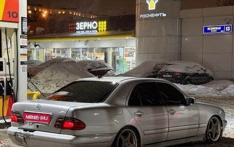 Mercedes-Benz E-Класс, 2002 год, 430 000 рублей, 4 фотография