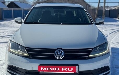 Volkswagen Jetta VI, 2017 год, 1 550 000 рублей, 2 фотография