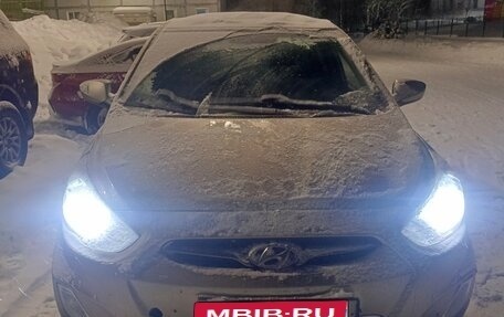 Hyundai Solaris II рестайлинг, 2011 год, 670 000 рублей, 1 фотография