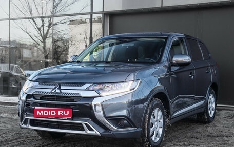 Mitsubishi Outlander III рестайлинг 3, 2019 год, 2 350 000 рублей, 1 фотография