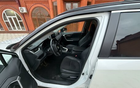 Toyota RAV4, 2022 год, 2 830 000 рублей, 10 фотография