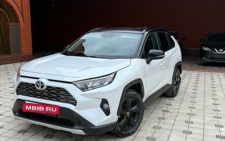 Toyota RAV4, 2022 год, 2 830 000 рублей, 3 фотография