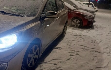 Hyundai Solaris II рестайлинг, 2011 год, 670 000 рублей, 2 фотография